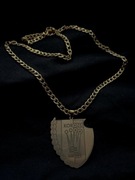 Złote łańcuszki klubowe z przywieszką