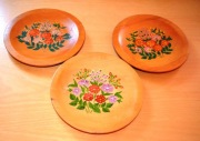 Talerze drewniane malowane kwiaty 3 sztuki PRL