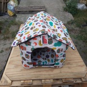 Mała buda dla psa lub kota.