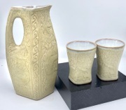 Japonia. Piękny komplet do sake, reliefowy wzór. Showa