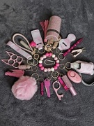 duży, różowy zestaw breloczków do samoobrony dla kobiet