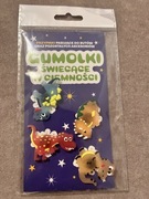 Przypinki do butów świecą w ciemności