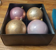 Komplet 4 dużych bombek świątecznych z brokatem 