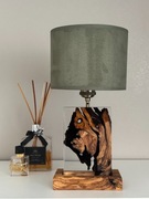 Lampa z drewna oliwnego i żywicy epoksydowej | ONYX