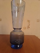 Wysoki błękitny wazon ze szkła