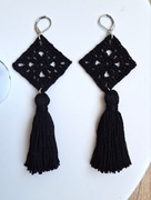 Kolczyki z chwostami w kolorze czarnym wykonane na szydełku 