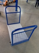 Wózek magazynowy na kółkach