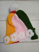 Ręcznie robiona czapka na szydełku kolorowa z pomponem i kwiatkami