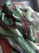 Szalik apaszka gnieciona 230x 33 cm ze złotą nitką czarny zielony paski