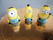 Minionek figurka na tort cukrowy 