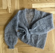 Sweterek mgiełka handmade w kolorze niebieskiej szarości