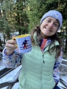 Kubek z żółtym środkiem- wyskocz na biegówki 