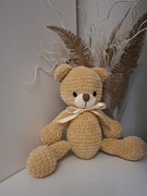 Pluszowy miś uszatek na szydełku handmade Mikołajki naturalna zabawka 