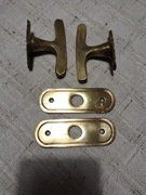 Stara klamka okienna i ornament