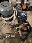 Pompa z mieszadłem do spieniania parafiny 