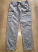 Szare spodnie cargo joggery marki Bershka rozmiar M