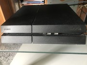 PS4 z padem i 4 grami
