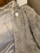 Popielate futro z norek