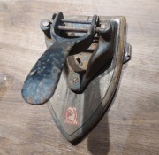 Stary dziurkacz Delfin.