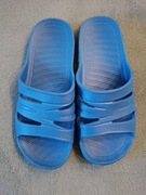 Klapki niebieskie r. 39 dł. 26 cm basen