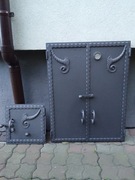 Drzwiczki do wędzarni i paleniska.