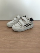 Obuwie sportowe Adidas dla chłopca rozm. 23