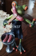 FIGURKA FIGURA ŻABA KUCHARZ GRILL RELAKS PREZENT