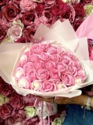 Bukiet róż wiecznych – 30 róż w odcieniu pudrowego  różu