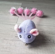 Zabawka dla kota w kształcie fioletowa myszka z pomponami