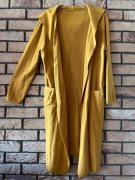 Peleryna musztardowa sweterek z kapturem żółty kardigan kimono M/L