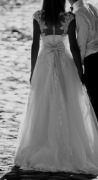 Suknia ślubna z trenem (zaczepianym na guziczki) rozmiar 36