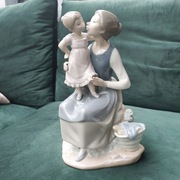 Nao  porcelanowa figurka mama z córką  Duża