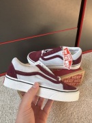Buty Vans Old Skool w kolorystyce bordowo-białej unisex rozm 34,5