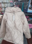 Kurtka z kapturem pikowana z kieszeniami bardzo ładna po bokach są zameczki