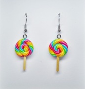 Kolczyki wiszące na biglu średniej wielkości lizaki z modeliny fimo 