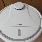 Robot odkurzająco-mopujący, Tesla, RoboStar iQ500