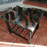 Stolik kawowy ręcznie rzeźbiony. 