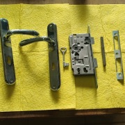 klamka do drzwi w chromie błyszczącym 