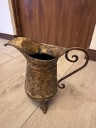 Przepiękny metalowy dzban vintage retro