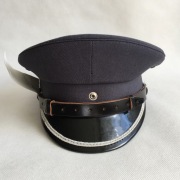 Czapka oficera mł. lotnictwa PRL. NOWA 11 86. Rozm.59 SREBNY GALON!