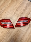 Dwa komplety lamp tylnich W204 lift tył lewy i prawy USA