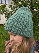 Czapka wełniana ręcznie robiona 