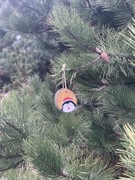 Zawieszka bombka drewniana handmade pingwin