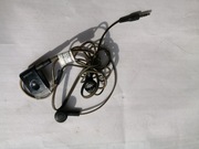 Oryginalne słuchawki Sony do telefonu z przyciskiem odbierania połączeń.