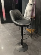 Hoker D3B Krzesło Barowe Fotel obrotowy Ekoskóra Regulowana wysokość