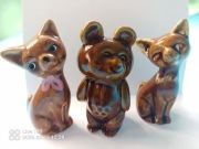 Zestaw trzech porcelitowych figurek z 1980 r w bardzo dobrym stanie bez wad