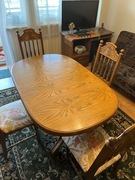 Stół drewniany i 4 krzesła 