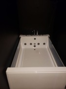 Wanna z hydromasażem- jacuzzi