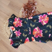 42XL czarna elegancka sukienka damska z krotkim rekawem baskinka kwiat