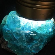 Intensywnie niebiesko - zielony fluoryt